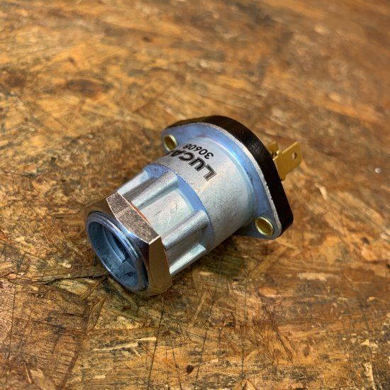 ルーカス純正　イグニッション　スイッチボディ　トライアンフ　BSA　ノートン　T120　T100　キーシリンダー　LU30608　99-0558　60-0989　19-1775　(WW10163L)