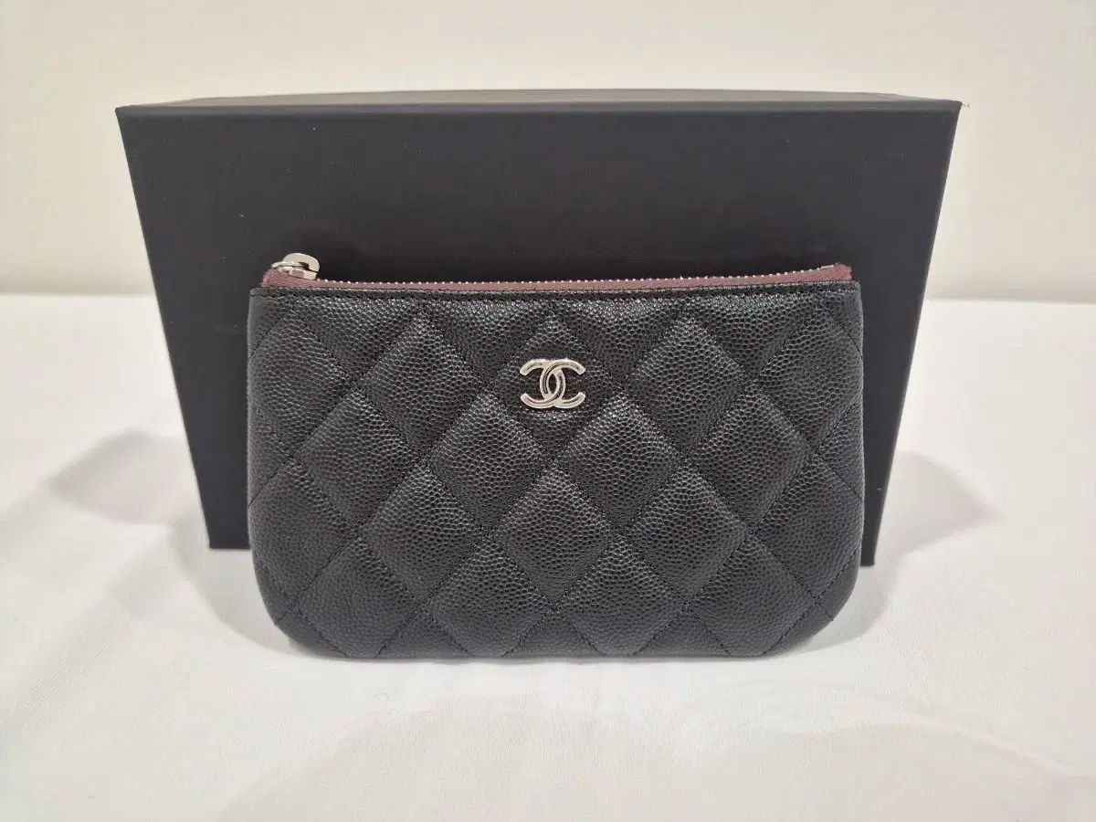 シャネル ミニポーチ シルバー 定価