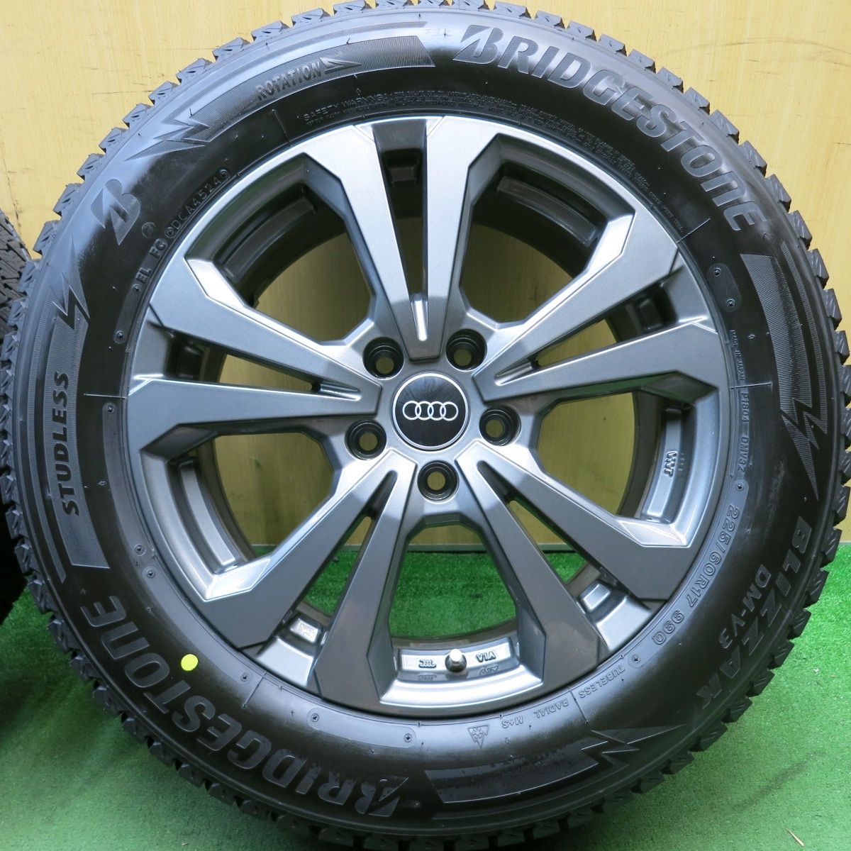 バリ溝 24年 キレイ ほぼ10分 アウディ 等 AGA 225 60R17 スタッドレス ブリヂストン ブリザック DM-V3 17インチ PCD112 5H 5092007HAス