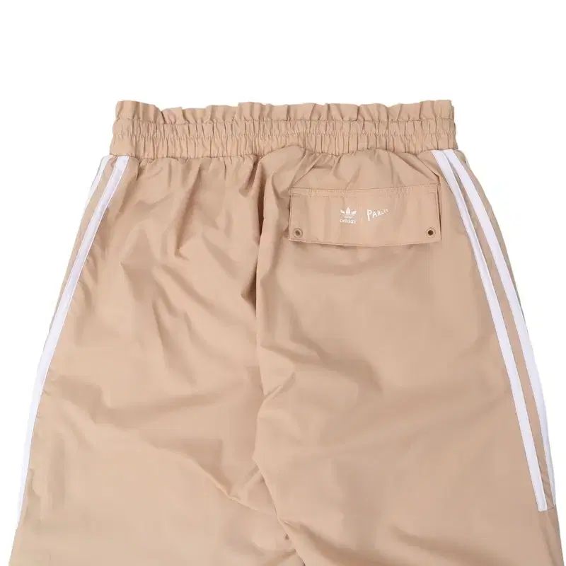 トラックパンツ