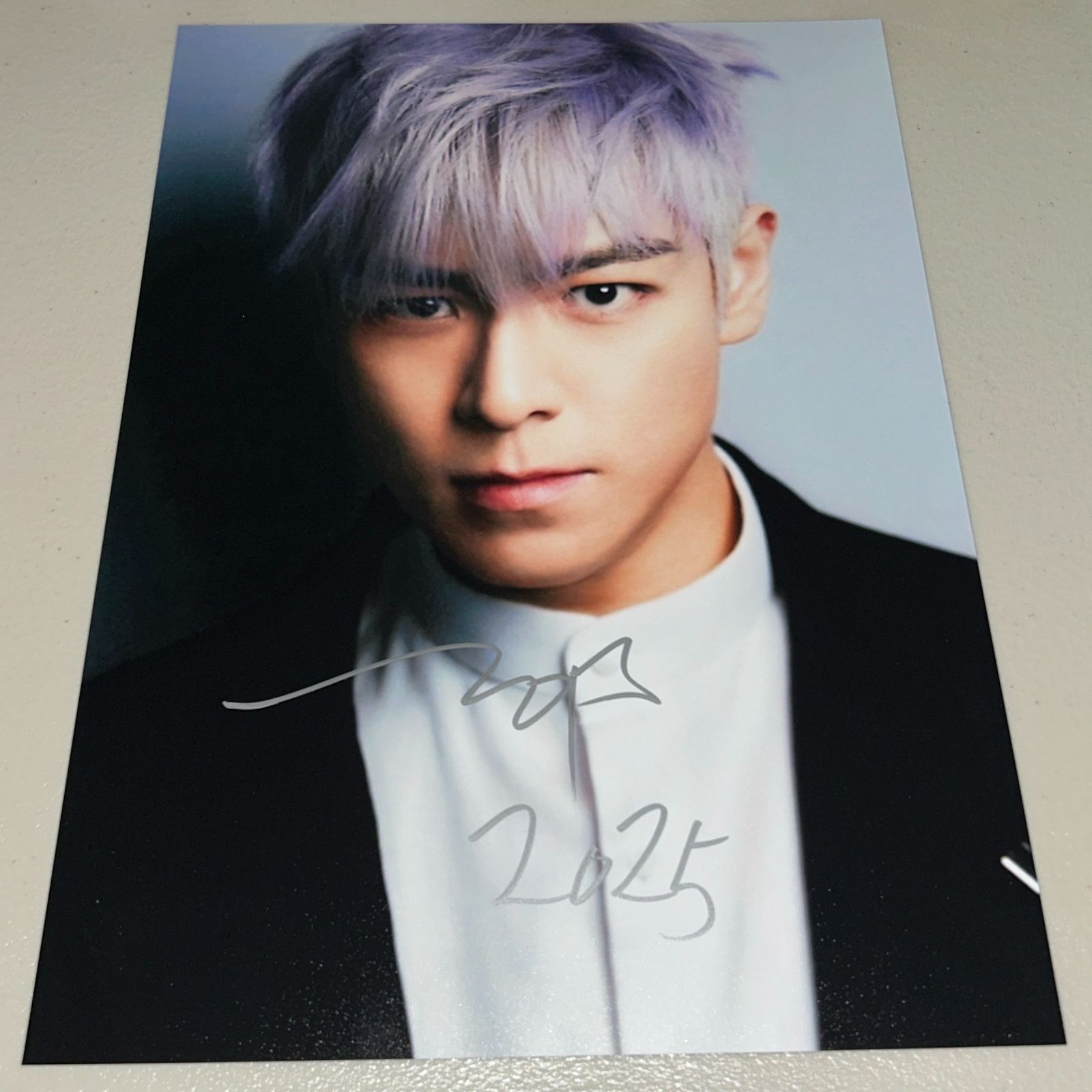 T.O.P(チェ・スンヒョン)直筆サイン スチール写真(A4サイズ) T.O.P(チェ・スンヒョン)直筆サイン スチール写真(A4サイズ