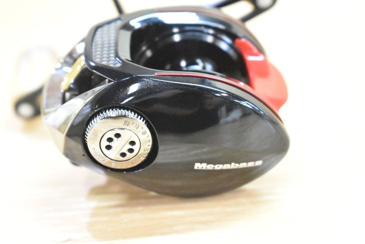 ベイトリール MEGABASS