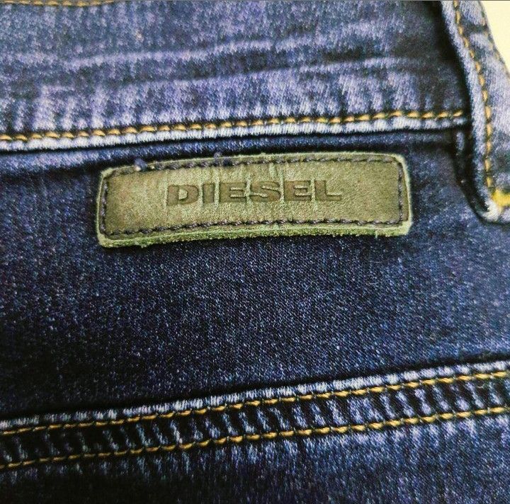 匿名配送 新品未使用 DIESEL ワイド ジョグジーンズ 新品】DIESEL デニム ジョグジーンズ 定価32,000円 90%オフ