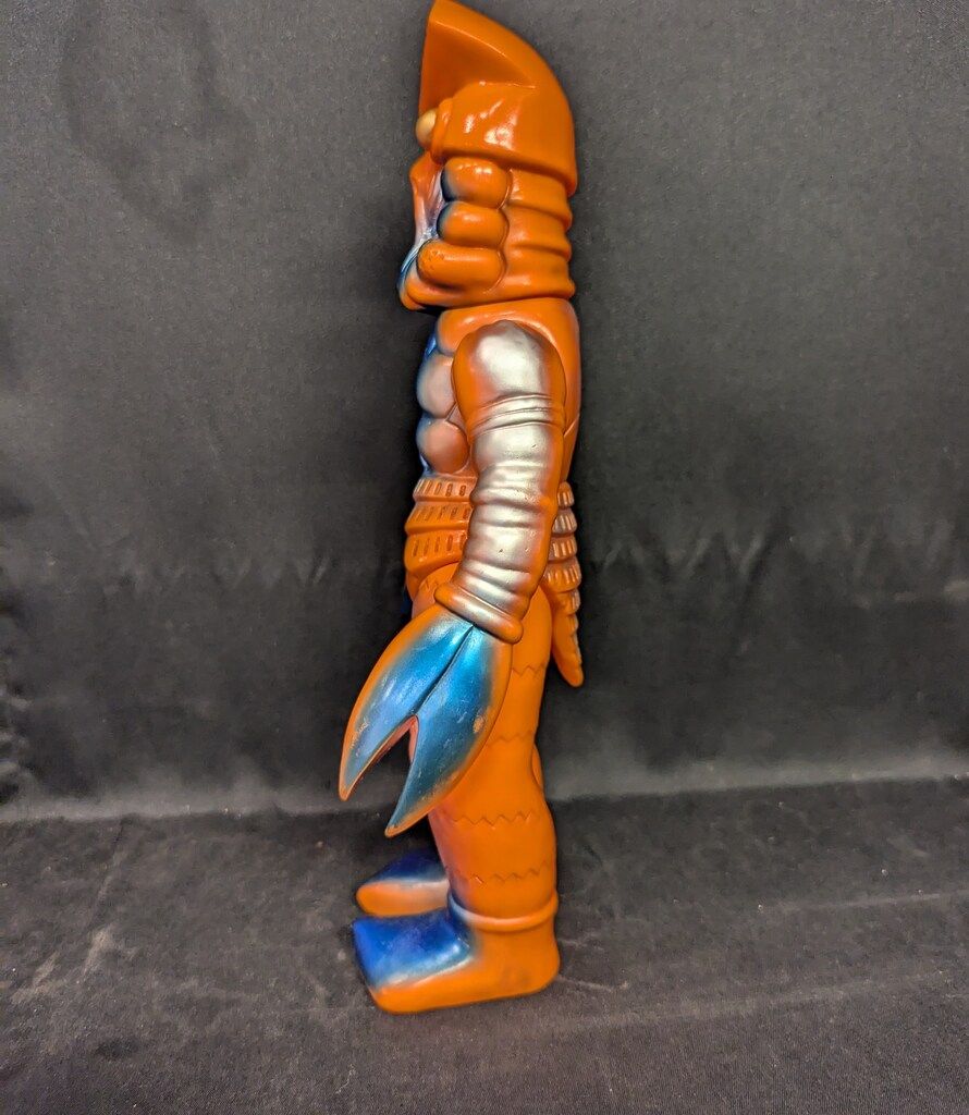 ジャイアントバルタン星人 オレンジ成型