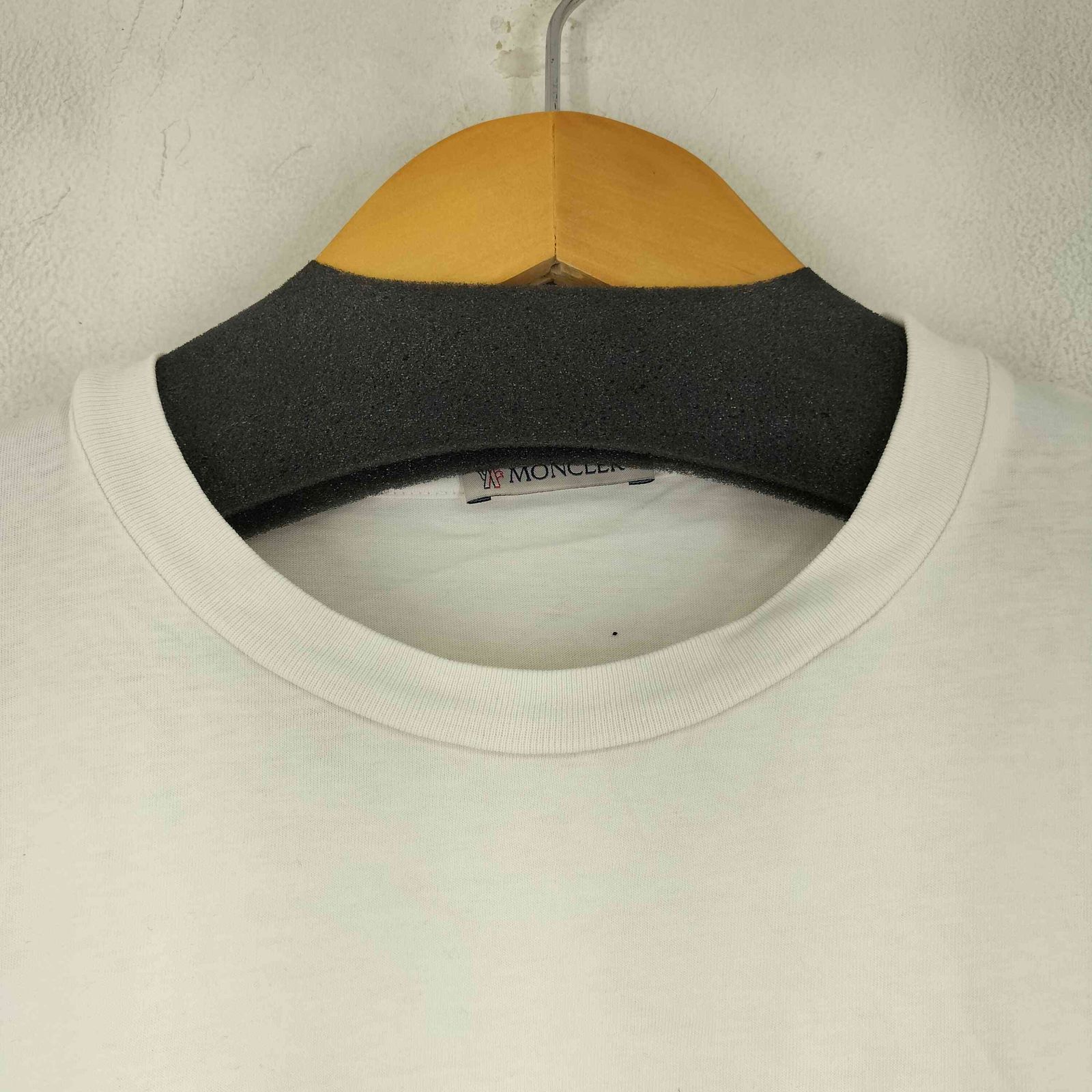 パリ直営店買付!【MONCLER】スプレーペイントロゴTシャツ☆3色 モンクレール MONCLER ロゴワッペン S/S Tシャツ レディース JPN
