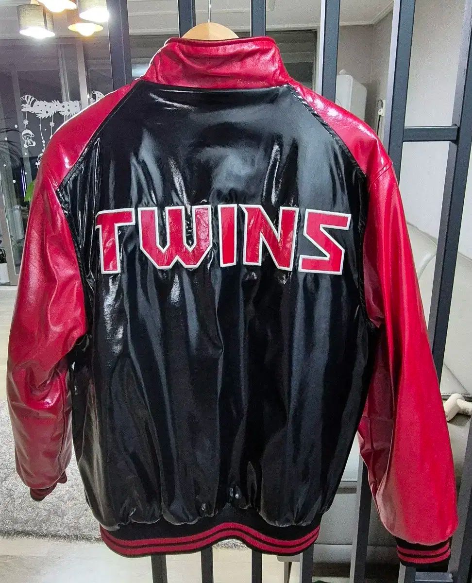 LG TWINS ツインズ サテンジャンパー サイズ 105