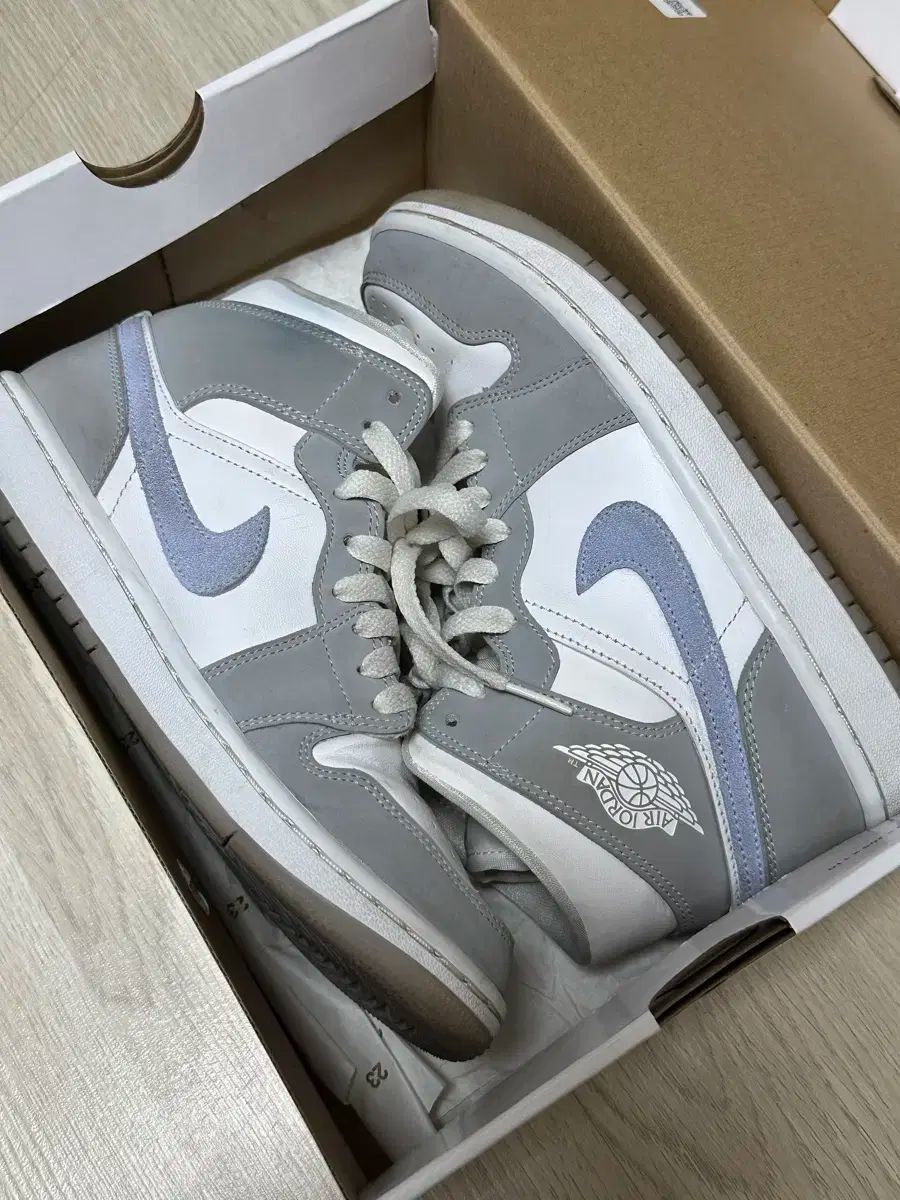 ジョーダン 1 ミッド ウルフグレー