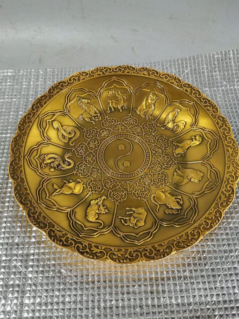 真鍮 供盤 供養貢盤 果物盤 浮彫り十二支盤 工芸品 置物 真鍮 供盤 供養貢盤 果物盤 浮彫り十二支盤 工芸品 置物 - メルカリ