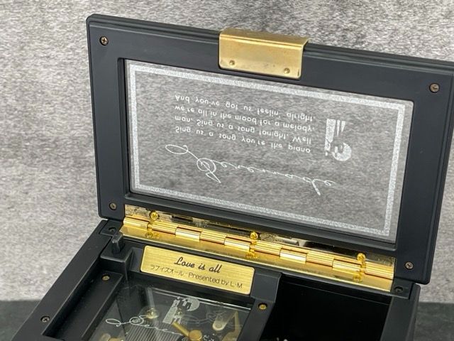美品 DISCRETION オルゴール ピアノ型 ブラック ラブイズオール 小物