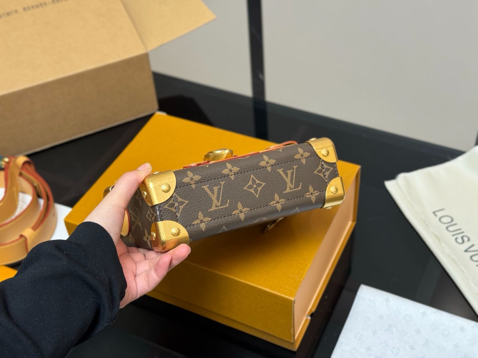 ≪気品溢れる≫【LOUIS VUITTON】 ソフトトランク ミニバッグ 今日特価】LV Mini Soft Trunk ルイ・ヴィトン ミニ ソフト