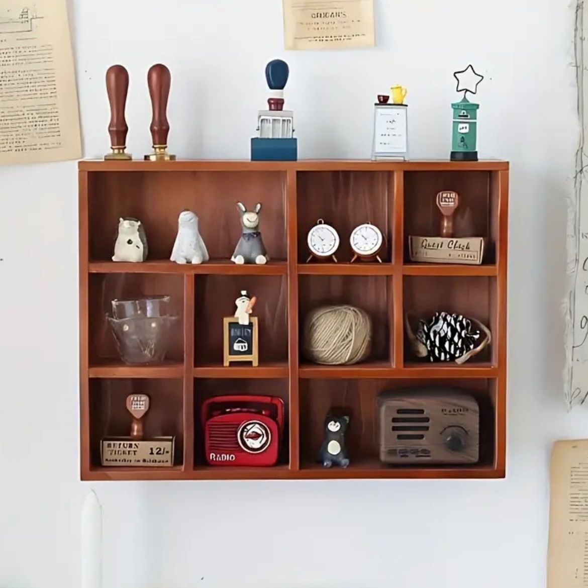 棚 収納棚 壁掛け 木製 コンパートメント10個付き 整理棚 ホームオーガナイザー ディスプレイ収納 小物収納 デコレーション棚 ラックタイプ 壁飾り モダンスタイル ヴィンテージ感 実用収納 インテリアアクセント ナチュラルウッド仕上げ