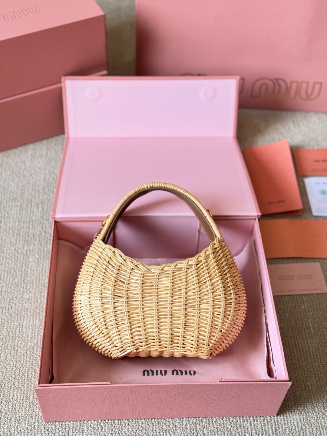 【美品】Miu Miu バスケットバッグ MIU MIU ラフィア バスケットバッグ ? 23×16×7cm [本日特価|新品