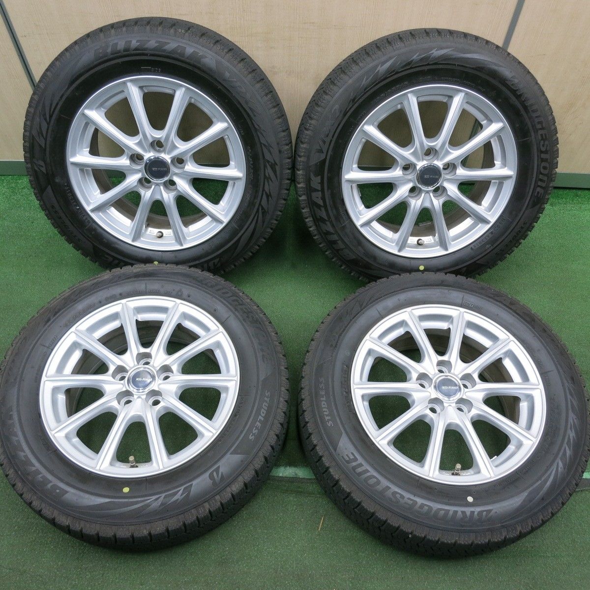 送料無料* バリ溝！キレイ！9分☆プリウス等 195/65R15 スタッドレス ブリヂストン ブリザック VRX2 ECO FORME エコフォルム  PCD100/5H☆4051102HAス - メルカリ