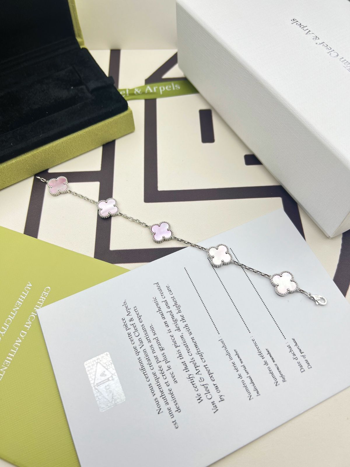 Van Cleef - Arpels ヴァン クリーフ＆アーペル ダイヤモンド付き四つ葉のクローバー ピンク マザー オブ パール ブレスレット｜ ｜ -MM輸入1