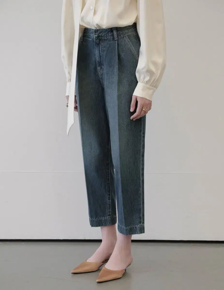 ノミネート デニム テーパード パンツ