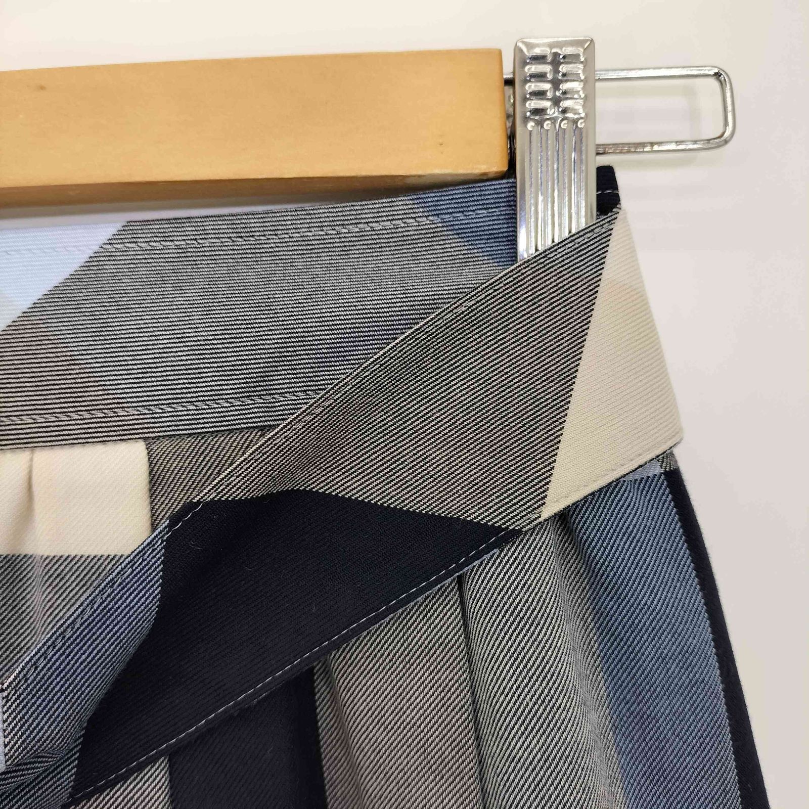 ブルーレーベルクレストブリッジ BLUE LABEL CRESTBRIDGE ひざ丈