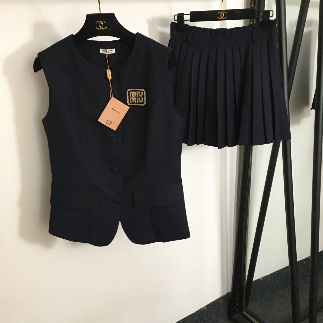 極美品 MIUMIU ミュウミュウ スーツ ベスト /ミニスカート 2色 - メルカリ 