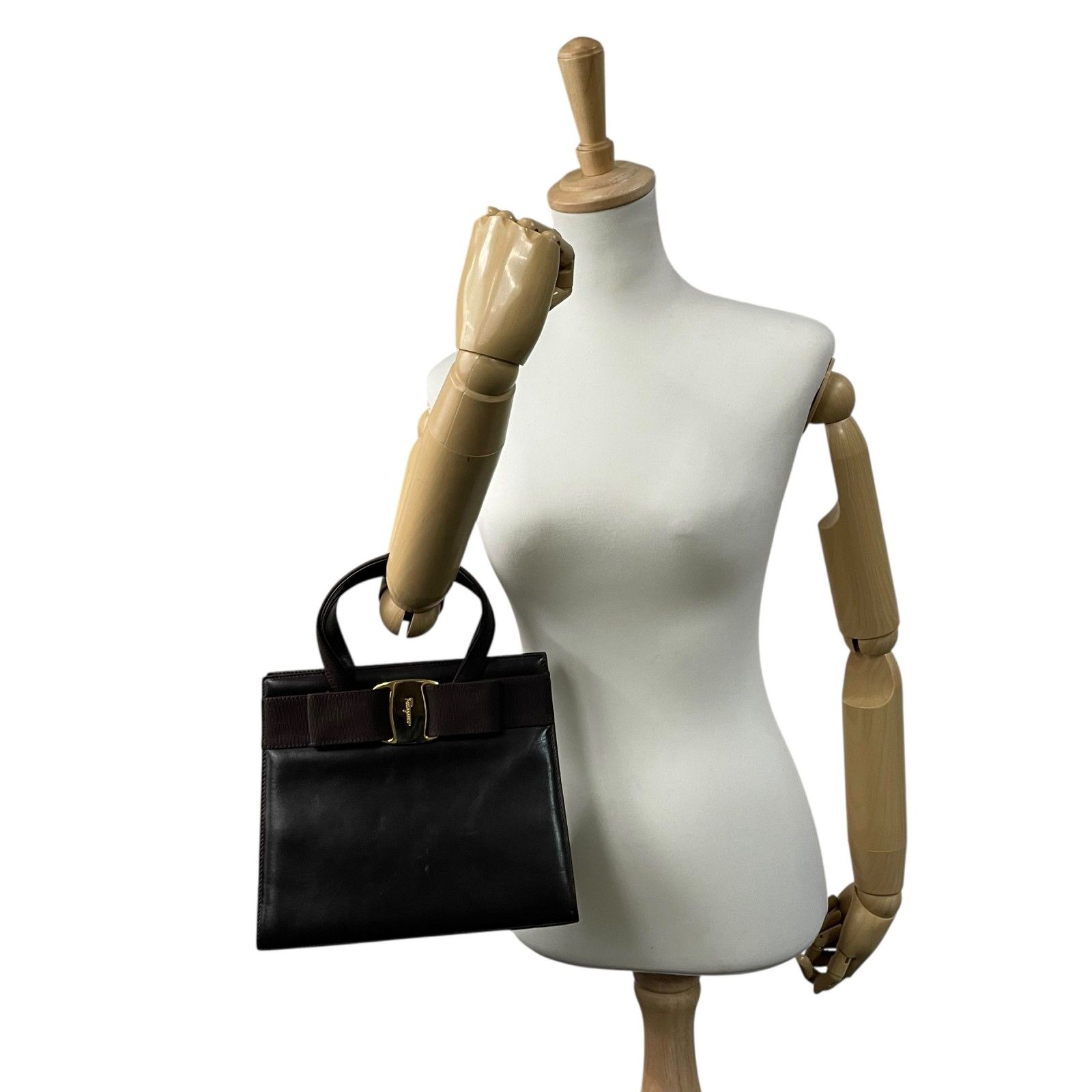 美品 Salvatore Ferragamo サルヴァトーレフェラガモ ヴァラ