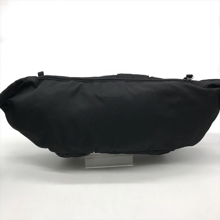 良品 PRADA プラダ 三角ロゴ ロゴ金具 ナイロン テスート ボディ