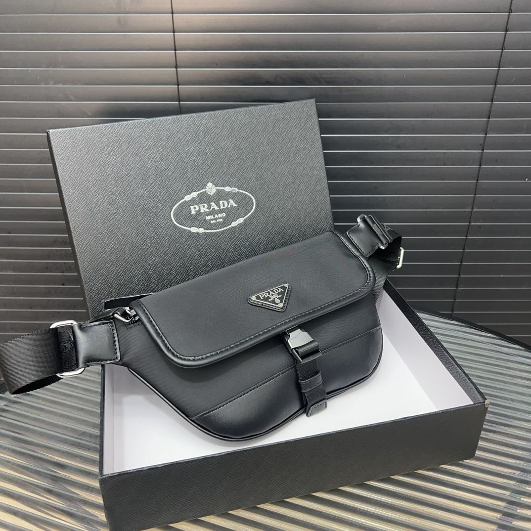 新品未使用 PRADA プラダ ショルダーバッグ ハンドバッグ ウエストポーチ 27x 16 cm