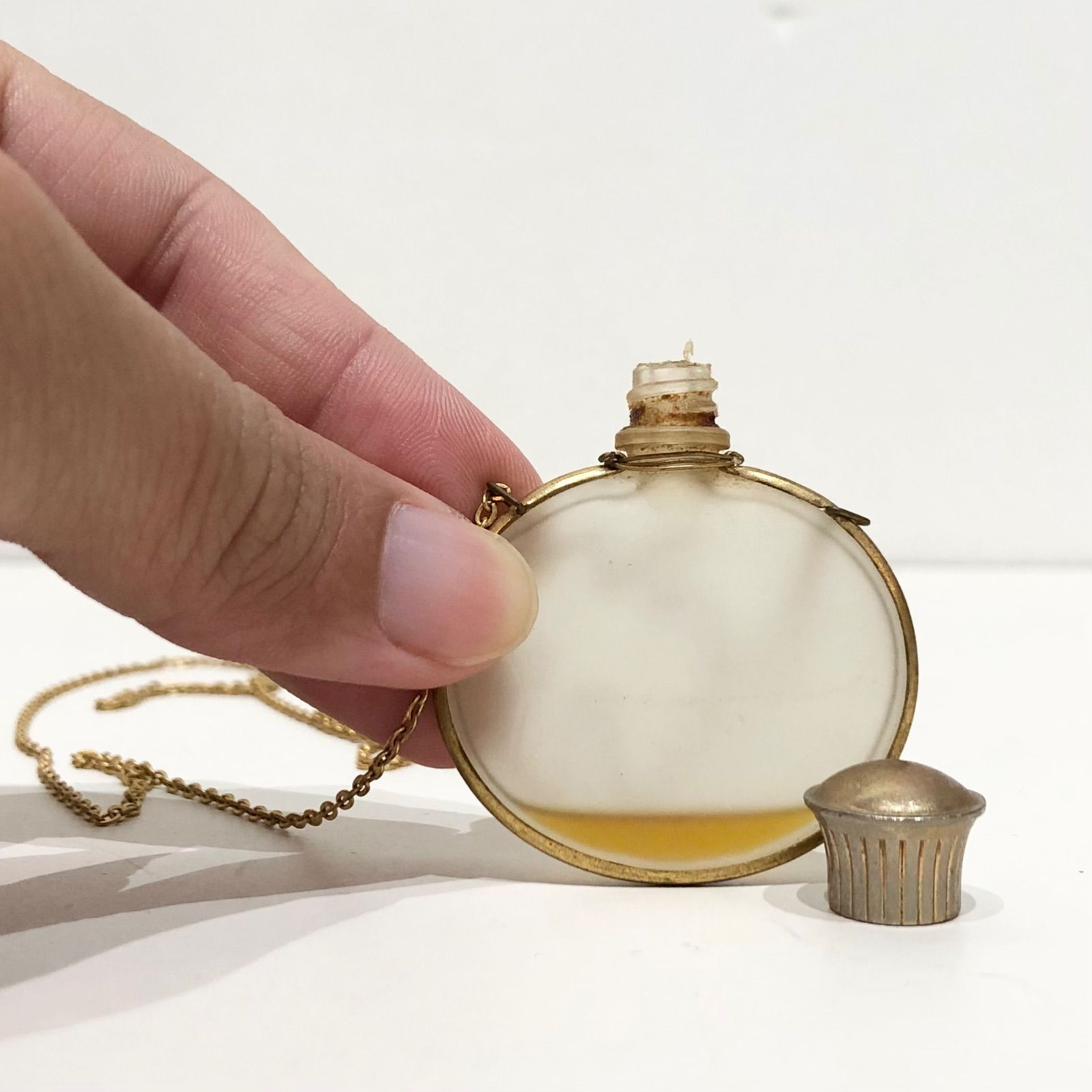 LALIQUE 香水瓶ペンダント （ルネ・ラリックの 水のかたち