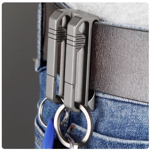 SGYP177 チタン合金製 多用途キークリップ 無垢削り出し ダブルフック式 ベルト掛け キーホルダー メンズ EDC アウトドア 小型 軽量 オリジナルデザイン 鍵掛け 車の鍵 休暇 旅行 小規模ブランド 手作り