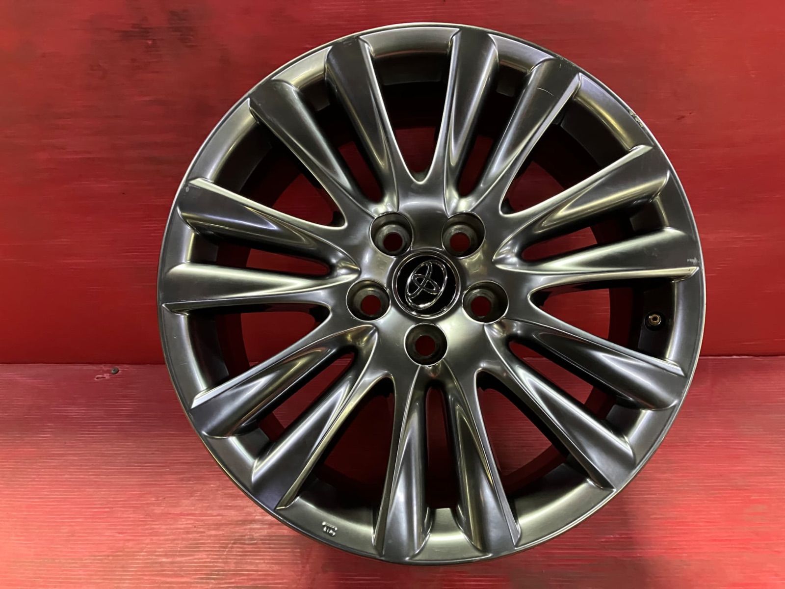 中古ホイール[18x7.5+45 114.3/5H トヨタ 60系ハリアー純正] 4本