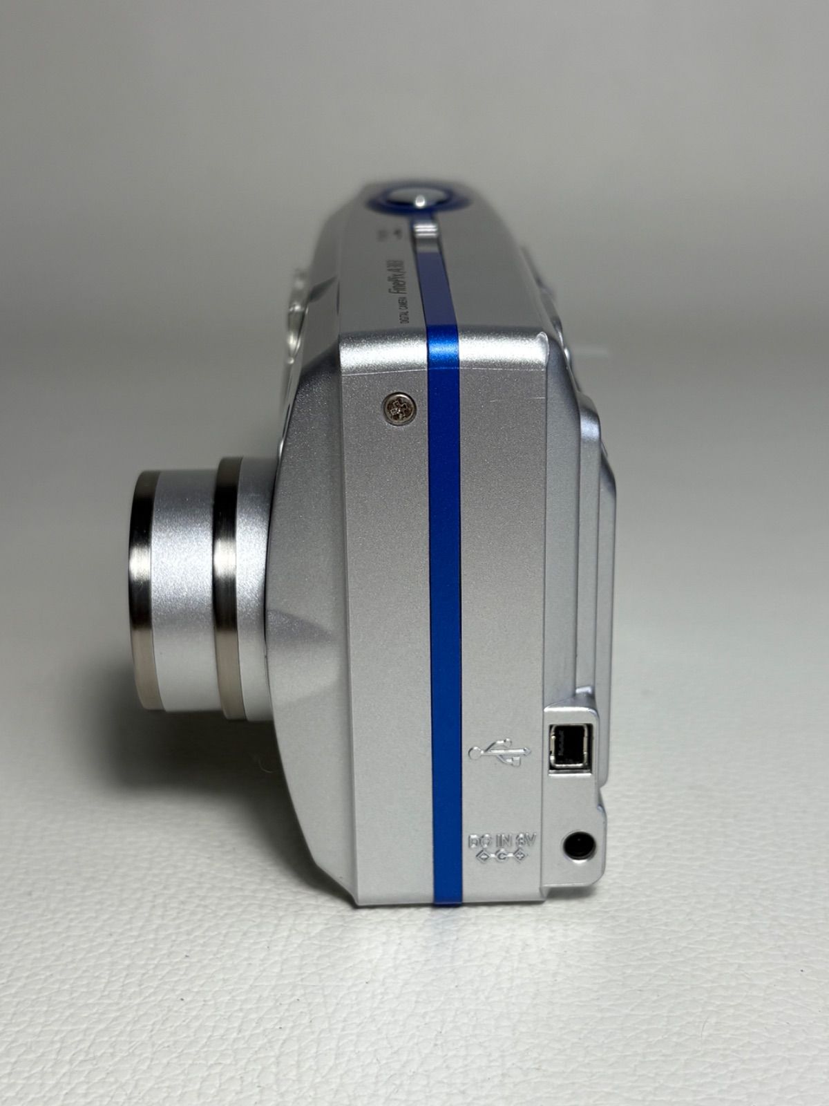 カメラ FUJIFILM FinePix A303 デジタルカメラ 単三乾電池仕様