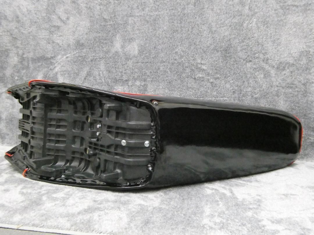 ＸＪＲ４００　前期　黒赤　エナ　６０ｃｍ　三段シート/補強入り XJR400 前期 黒赤 エナ 60cm 三段シート/補強入り