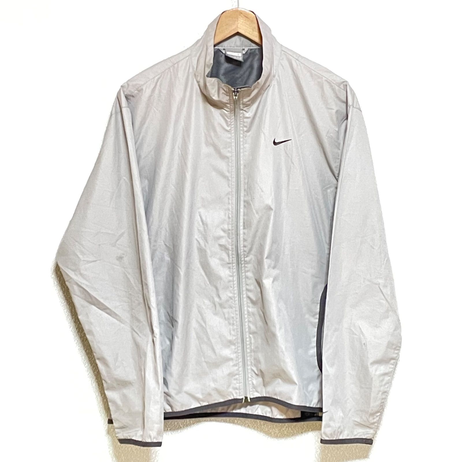 (^w^)b NIKEナイキ ウィンドブレーカー トラックジャケット 長袖 ジャージ ジップアップ ベンチレーション メッシュ グレー系 ロゴ刺繍 ブラック系 ジョギング トレーニング スポーツ デイリーユース メンズ サイズL