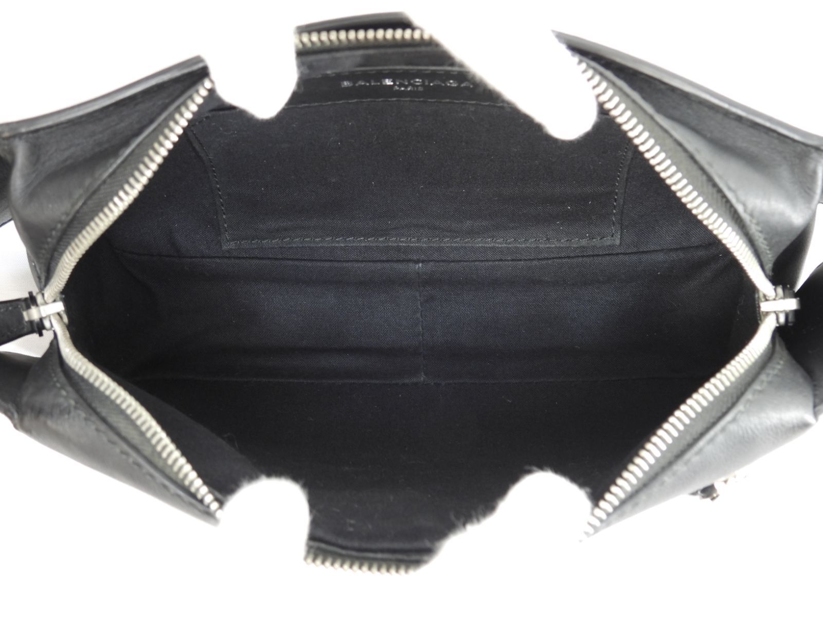 BALENCIAGA ボディバッグ ブラック BALENCIAGA レザーボディバッグ