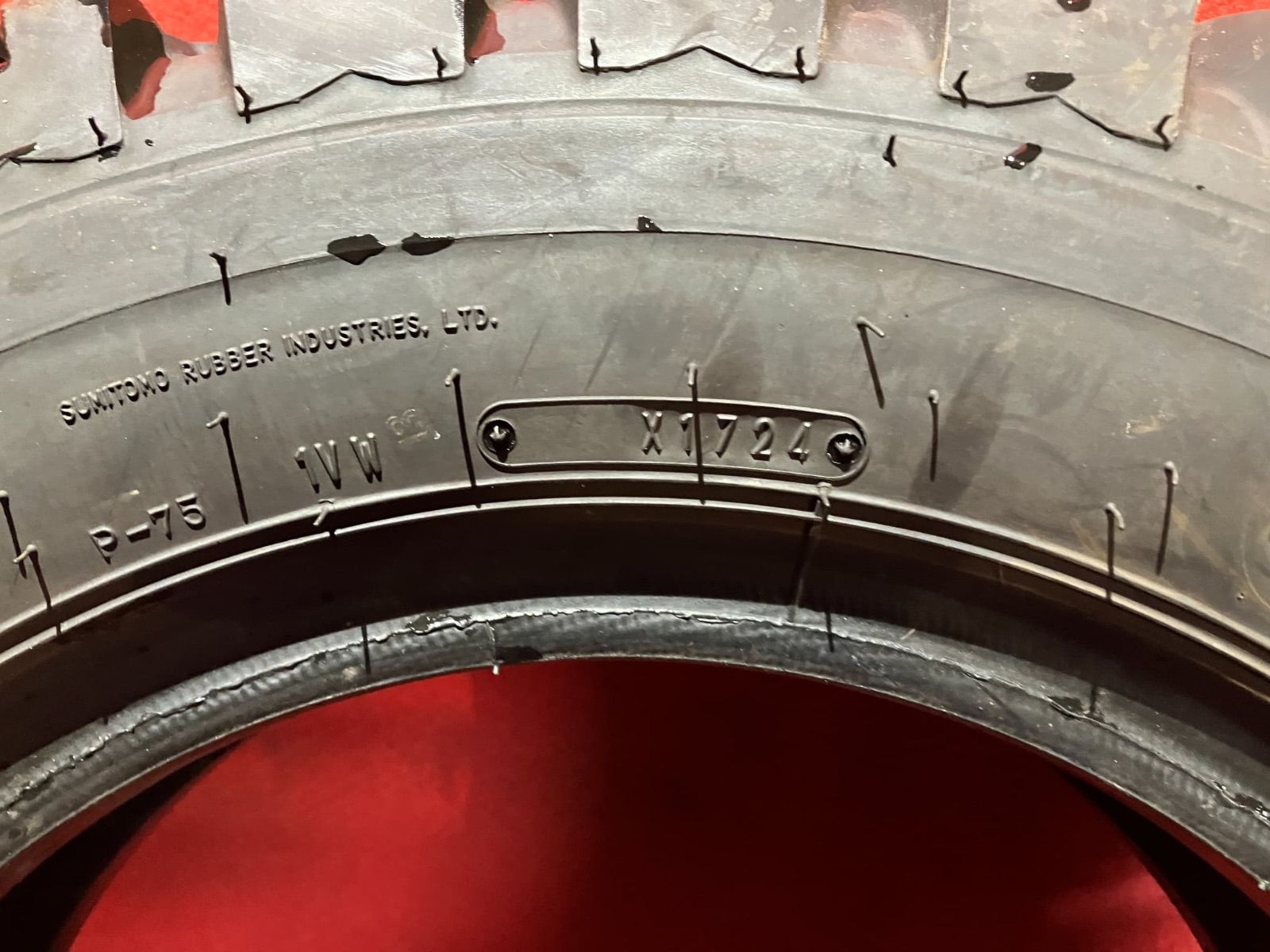 フォークリフトタイヤ 28x8-15