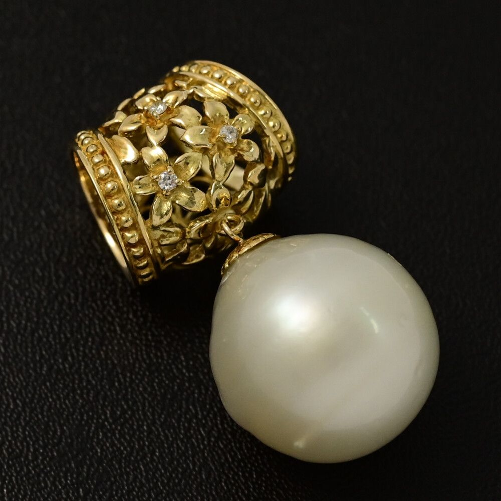 値頃感 Φ16-16.5mm フラワーモチーフ 1P･白蝶真珠 サウスシーパール ･ダイヤモンドペンダントトップ K18YG 750-10.3g ♀ S レディース 593911