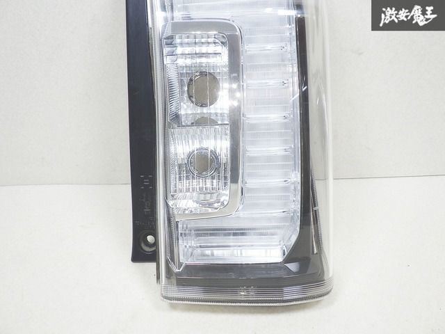 小欠 タントカスタム LA600S LA610S 前期 純正 テールランプ 右 小欠 タントカスタム LA600S LA610S 前期 純正 テールランプ 右