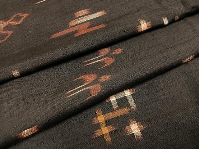 平和屋着物○国指定重要無形文化財 本場久米島紬 手織 琉球絣文様 正絹