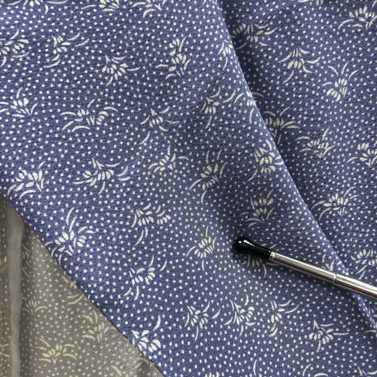 江戸小紋/単衣/美品/作家物/落款/樋口実/ブルー/適応身長145～152㎝/8198 江戸小紋/単衣/美品/作家物/落款/樋口実/ブルー/適応身長145～152