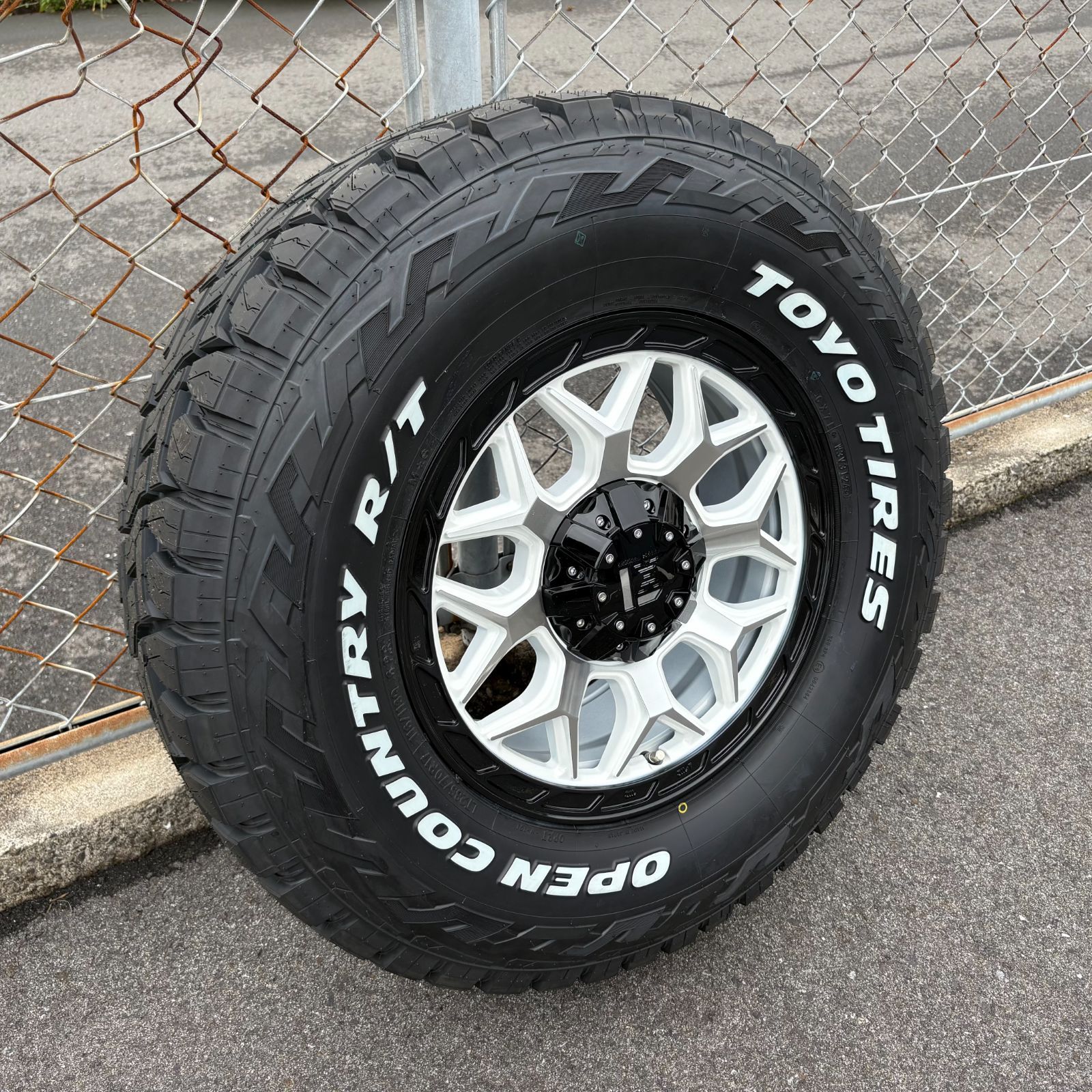 期間 4本セット ランクル300 ランクル250 17インチ レクセルホイール インフェルノ TOYO OPENCOUNTRY RT 285 70R17 265 70R17