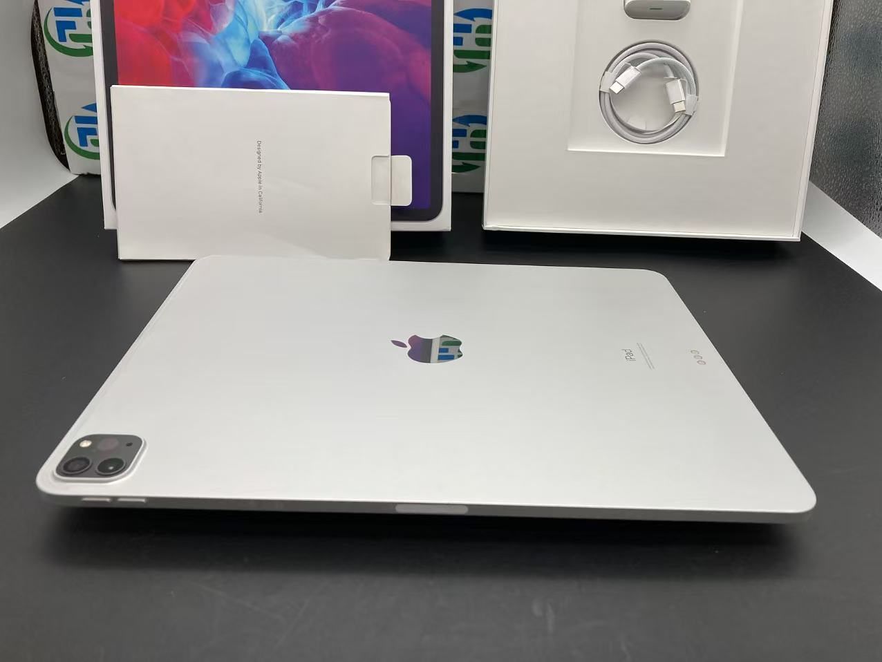 良品 iPad Pro 12.9インチ 第4世代 256GB シルバー Wi-Fiモデル