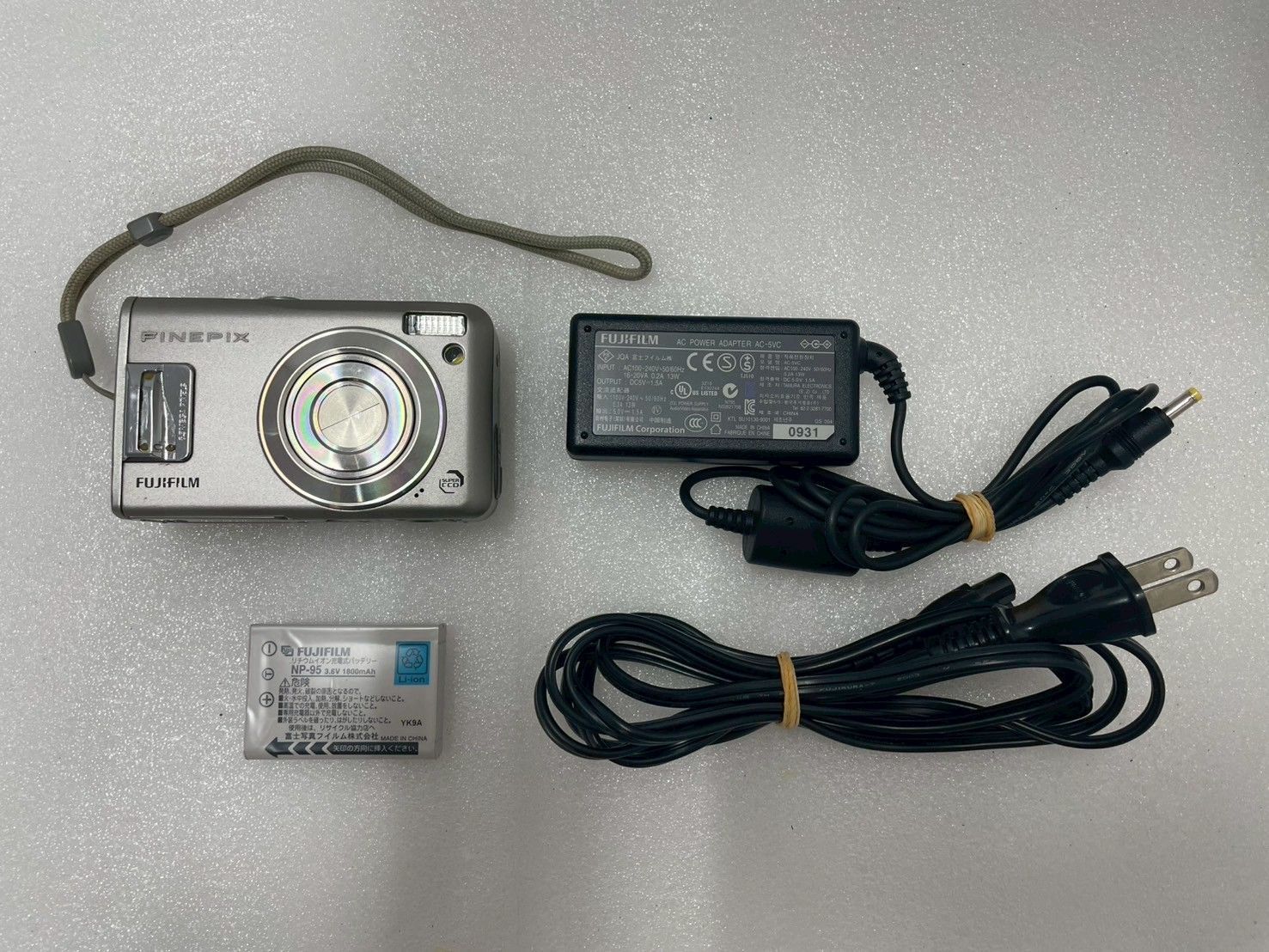 FUJIFILM|富士フィルム FinePix F31fd デジタルカメラ