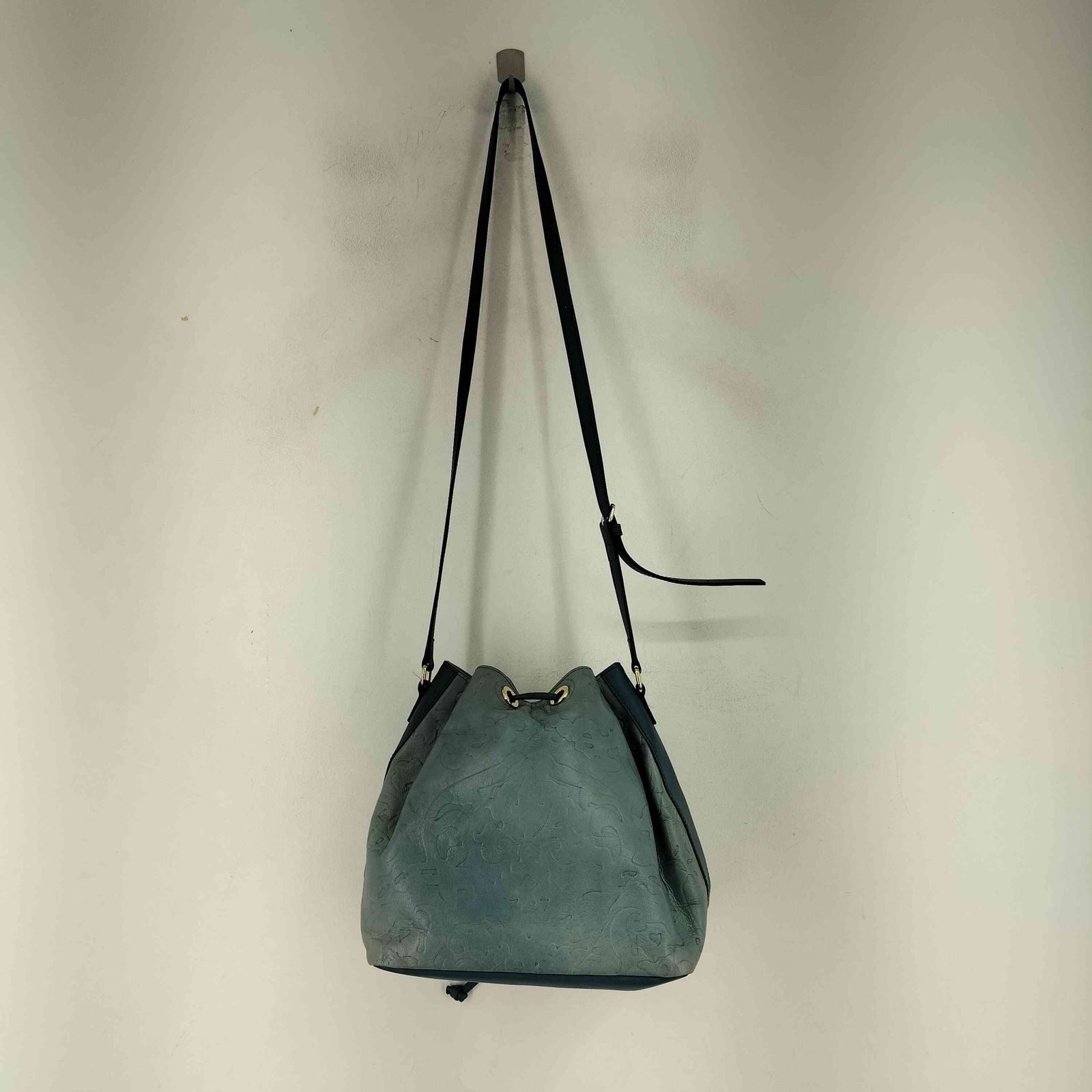 ヴィヴィアンウエストウッド Vivienne Westwood オーブ 型押し 巾着  