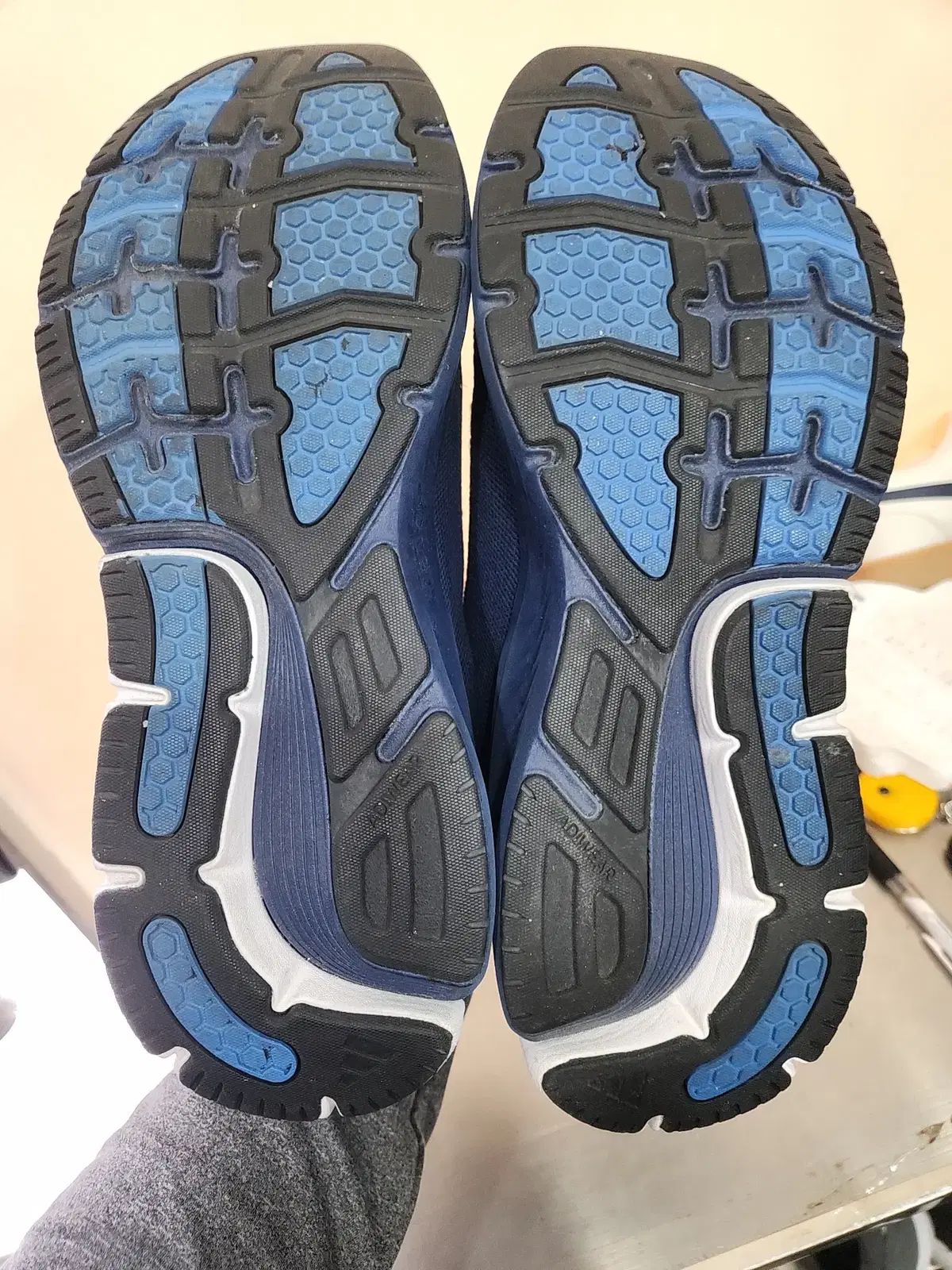 adidas アディダス