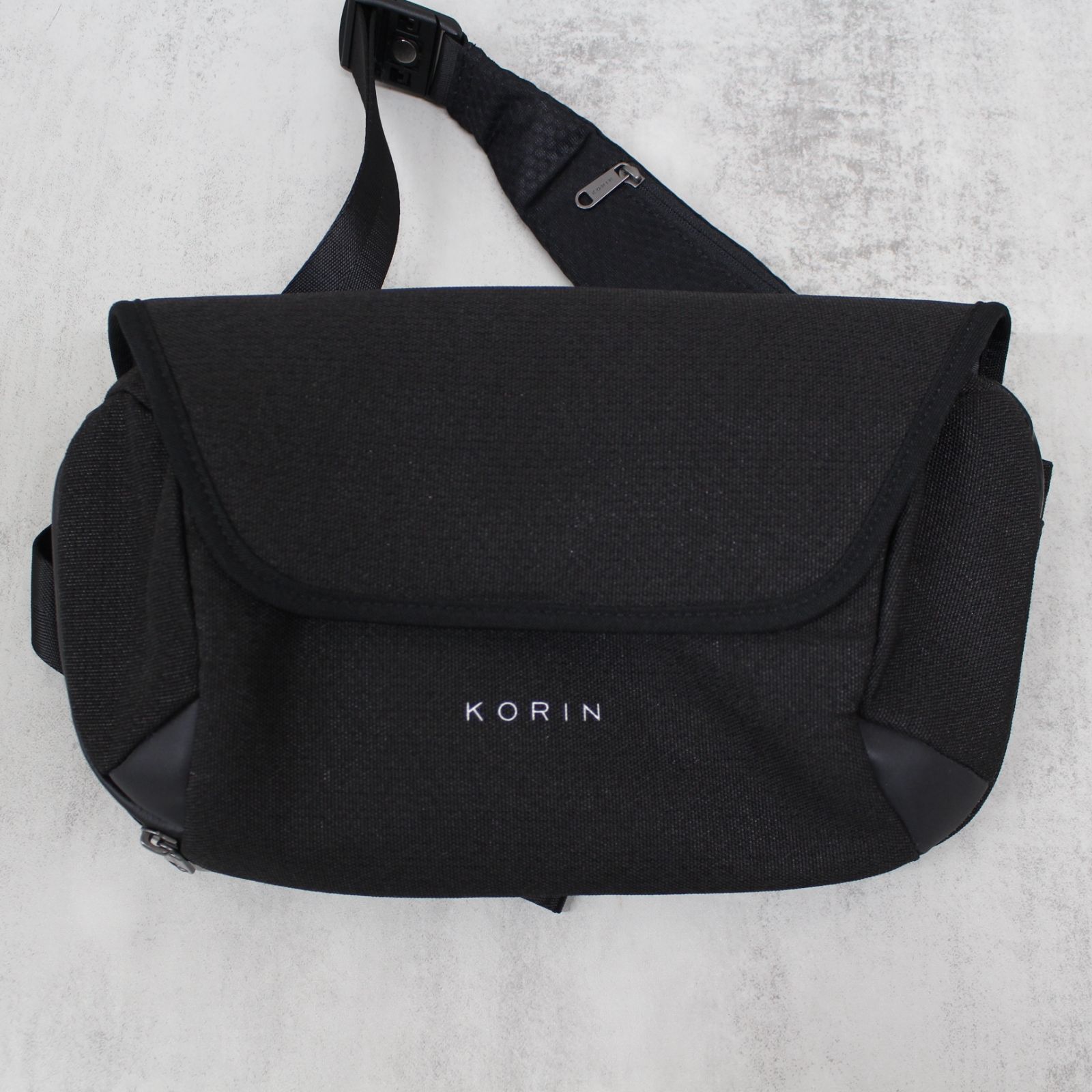 S056)【極美品/参考1.7万】KORIN DESIGN ボディバッグ クリック