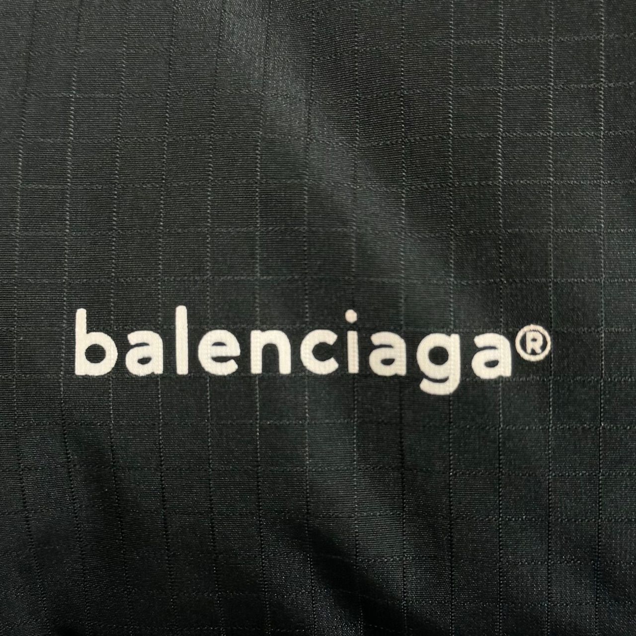 国内正規 BALENCIAGA Cシェイプ ダウンジャケット 556240 TYD33