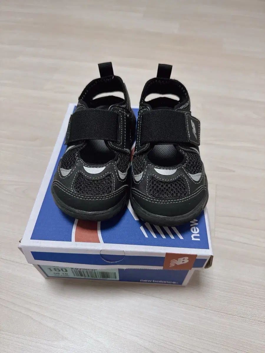 New Balance ニューバランス フリドル 黒 160