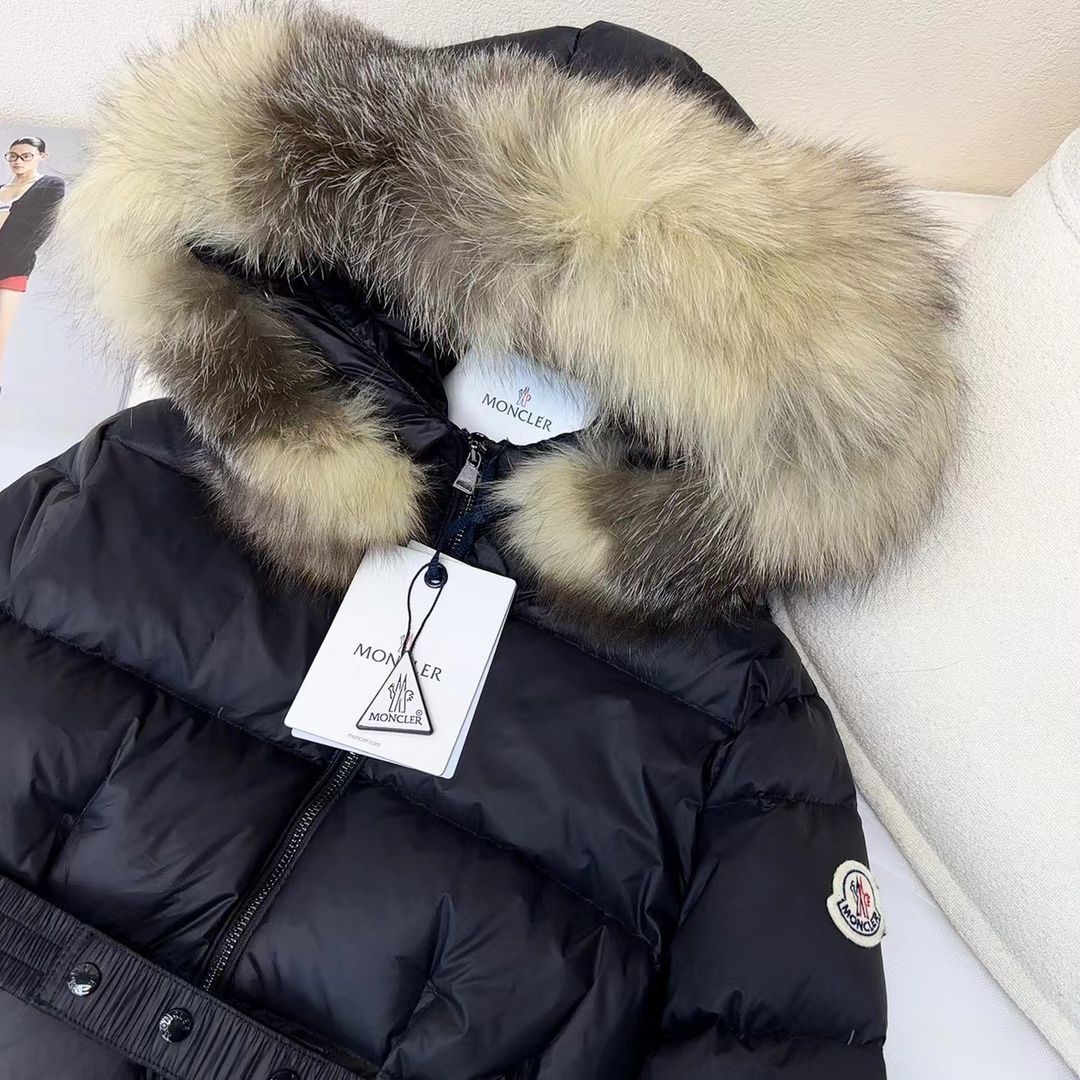 【MONCLER】ウエストバンド フード付 ダウンジャケット MONCLERモンクレール 黒 ダウンジャケット フード付き ウエスト