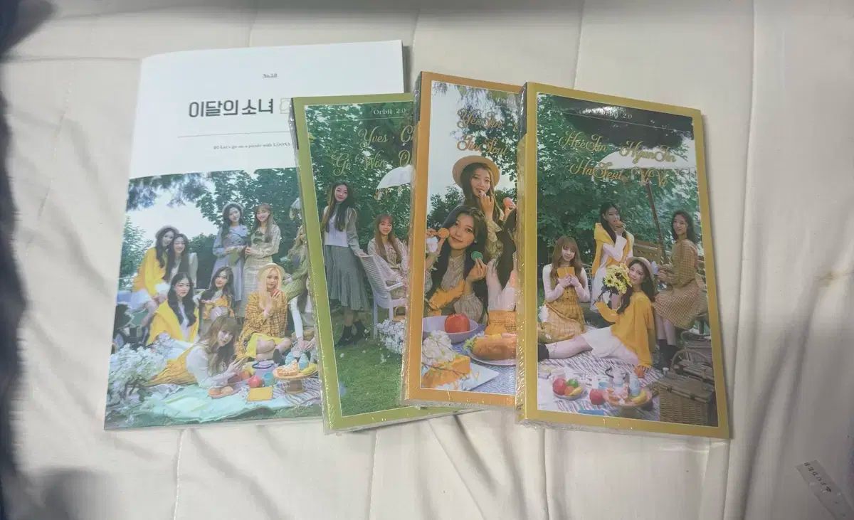 今月の少女(LOONA) 少女 Orbit 2 ギー フォトブック PHOTOBOOK メッセージ カード ノート 3 巻 まとめ売り 出品