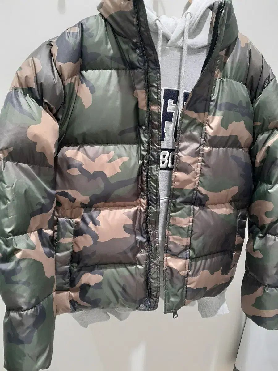 Carhartt(カーハート) カモフラ ダウン ダウンジャケット S 95 100 可能