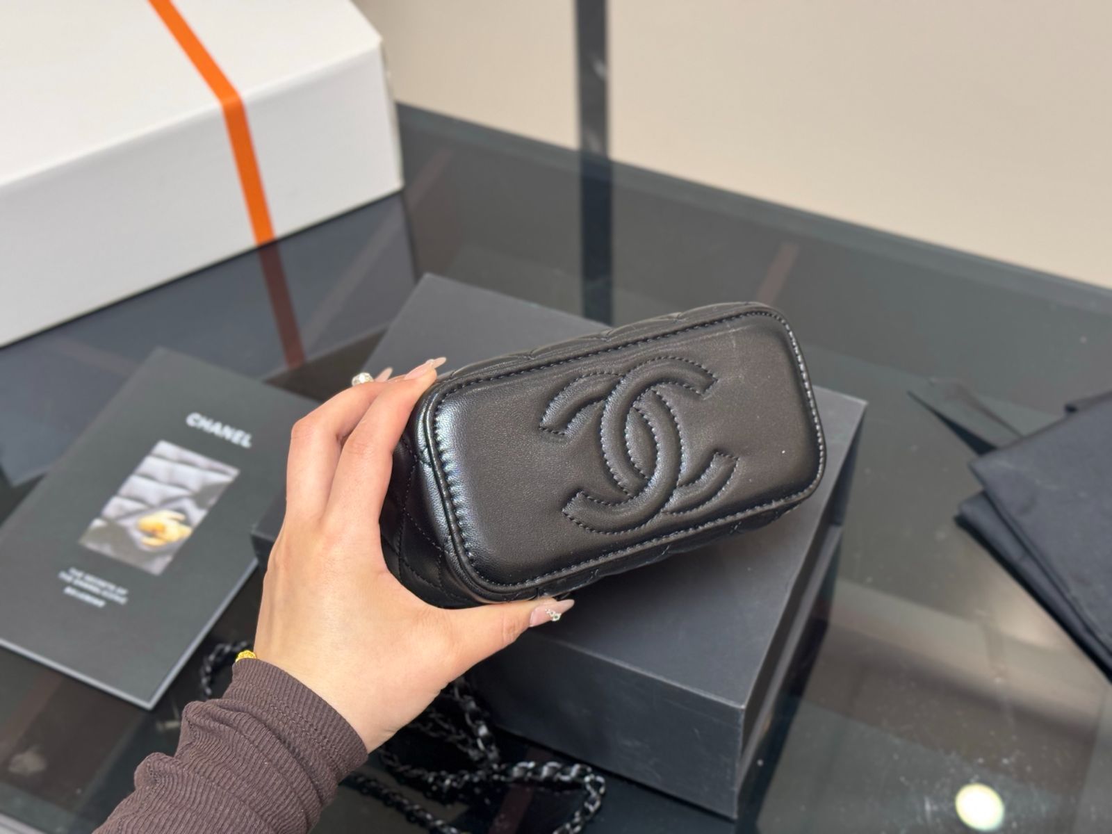 CHANEL ブラック レザー メイクアップケース 今日特価】Chanel Makeup Case シャネル ハンドル メイクアップ