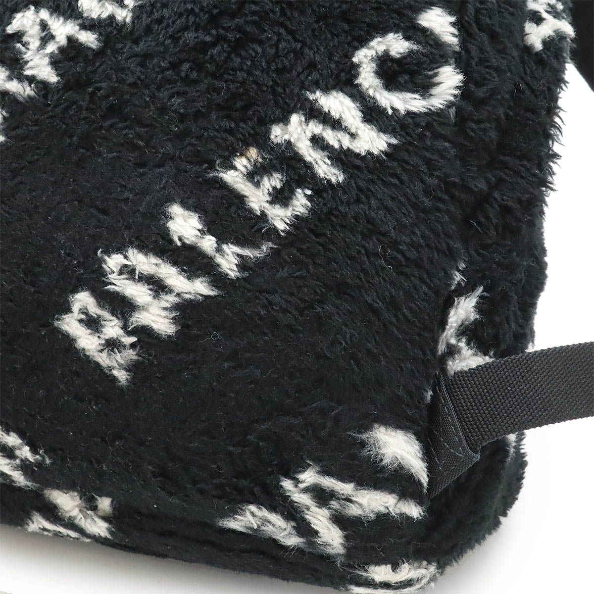 バレンシアガ フェイクファー バックパック