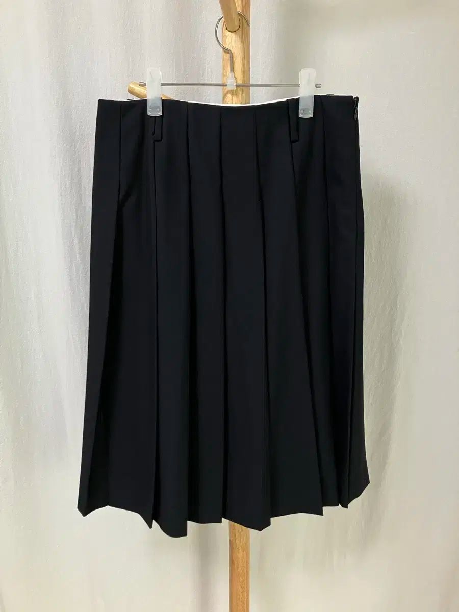 スカート M